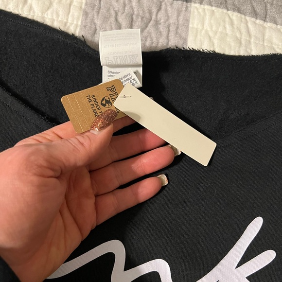 NWT Victoria’s Secret Pink sweatshirt. - Picture 4 of 5